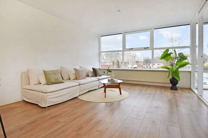 Photo 9 of Middenmolenplein 42