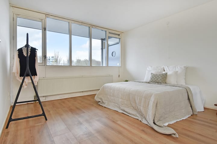 Photo 22 of Middenmolenplein 42