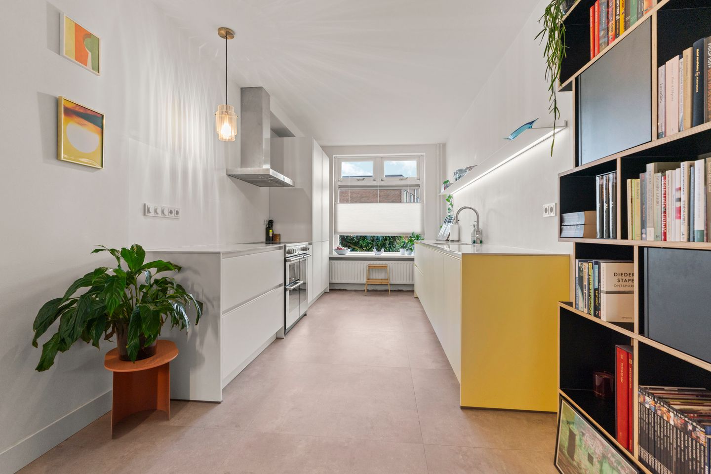 Photo 19 of Biezenstraat 31