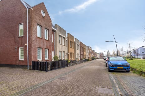 Estafette 30 secondary image