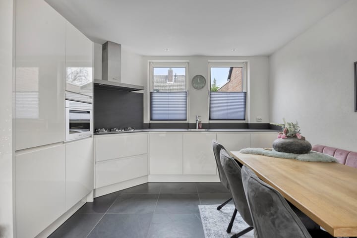 Photo 3 of Stoelenmatter 64