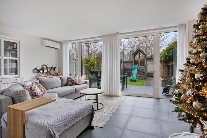 Photo 11 of Stoelenmatter 64