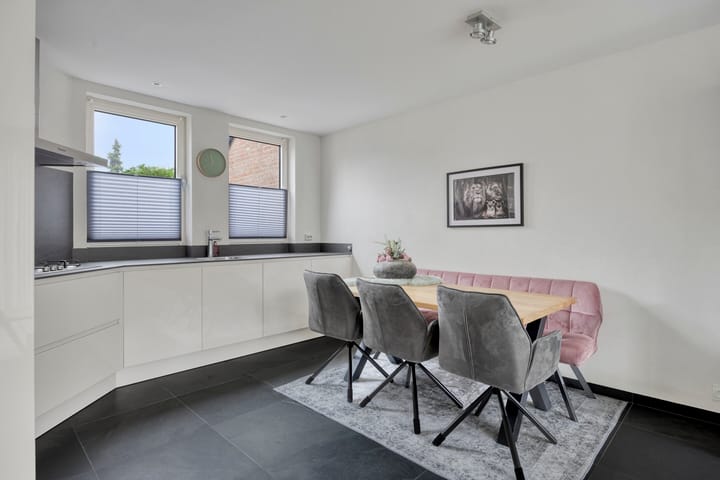 Photo 16 of Stoelenmatter 64