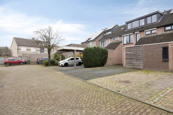 Photo 52 of Stoelenmatter 64