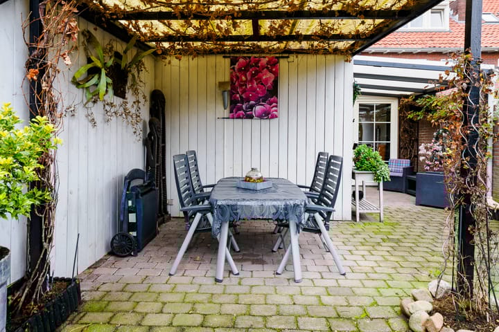 Photo 38 of Mr. P.J. Troelstrastraat 20