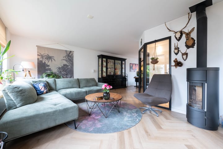 Foto 2 van Debussystraat 35