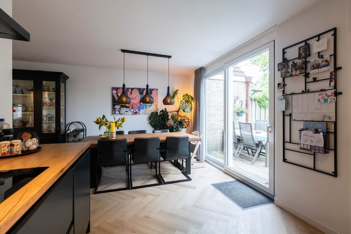 Foto 8 van Debussystraat 35