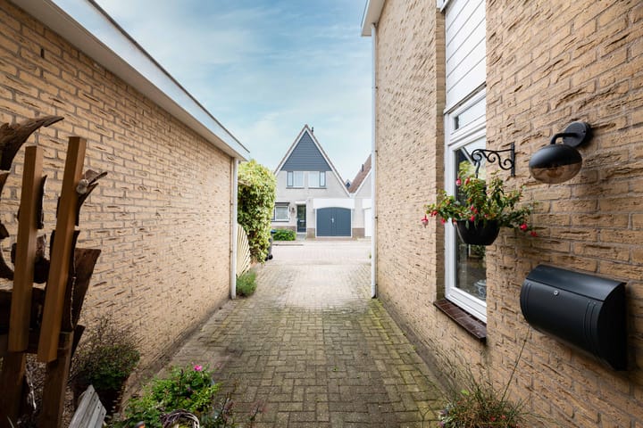 Foto 26 van Debussystraat 35