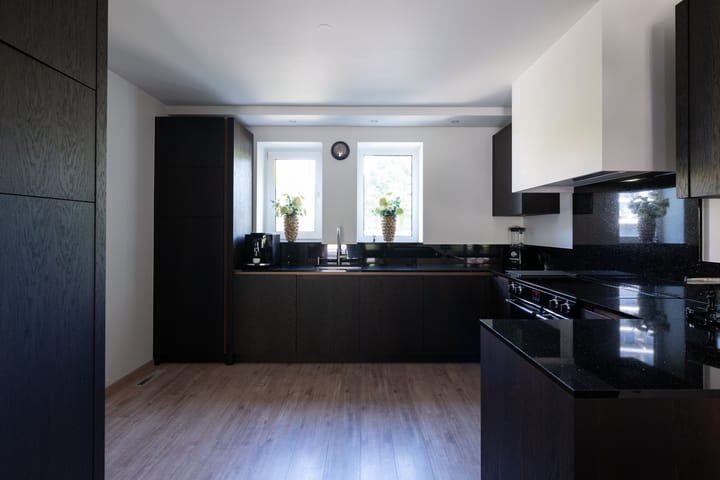 Photo 11 of Helmstraat 1-B