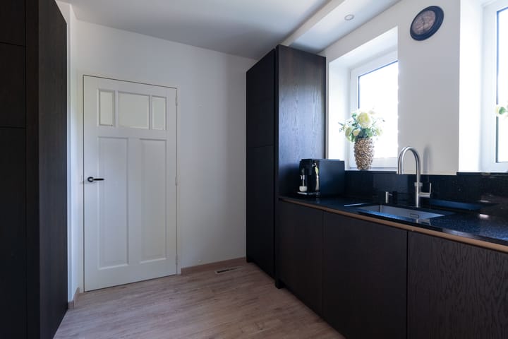 Photo 14 of Helmstraat 1-B