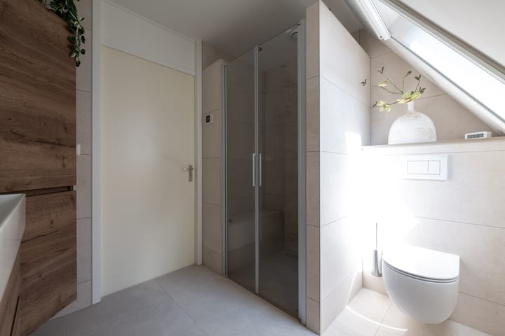 Photo 17 of Helmstraat 1-B