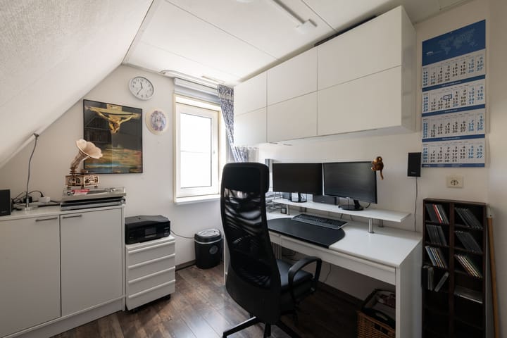 Photo 25 of Helmstraat 1-B