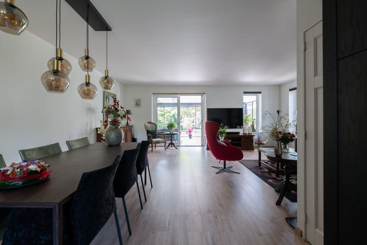 Photo 9 of Helmstraat 1-B