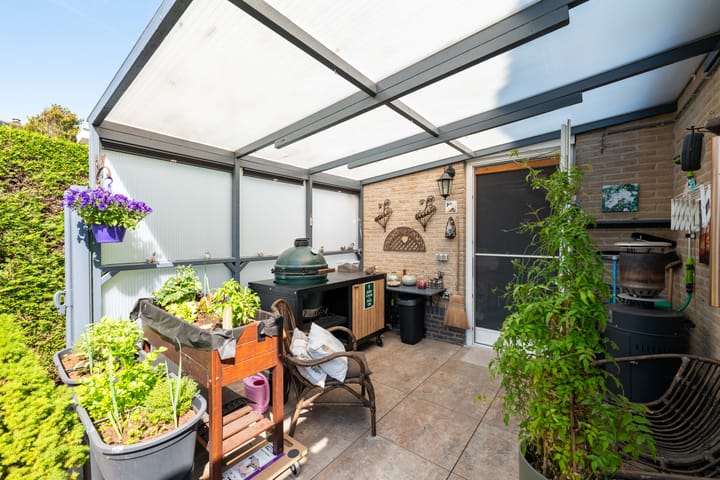 Photo 33 of Helmstraat 1-B