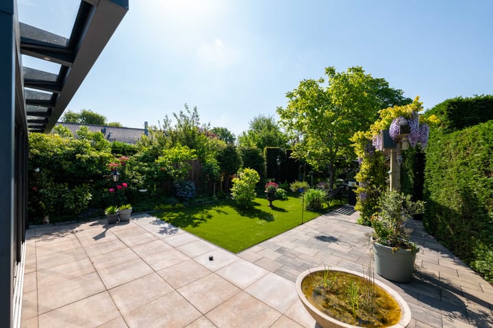 Photo 34 of Helmstraat 1-B