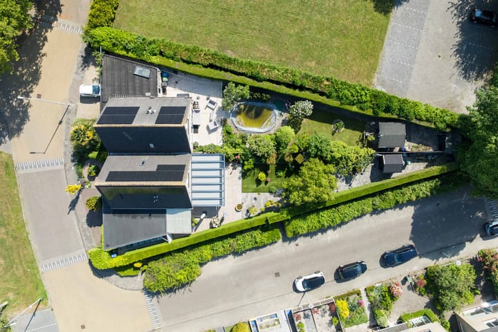 Photo 36 of Helmstraat 1-B