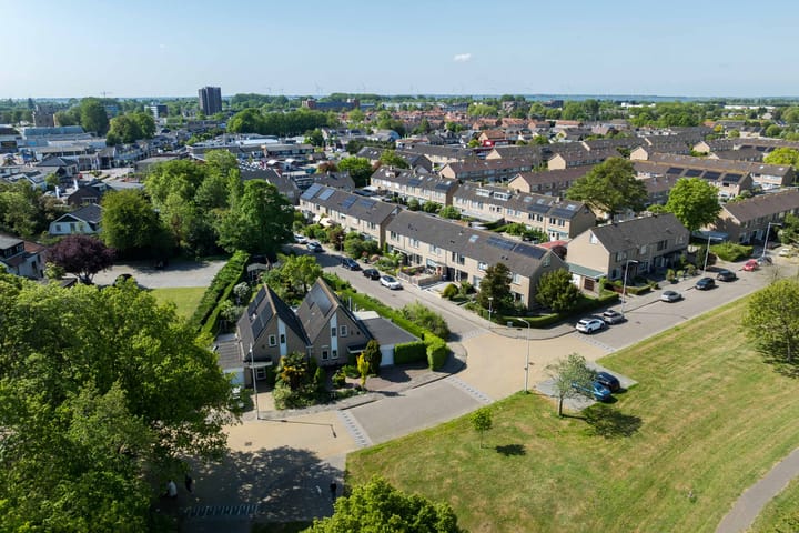 Photo 41 of Helmstraat 1-B