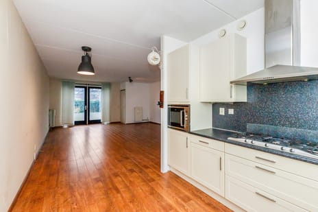 Schoener 18 secondary image