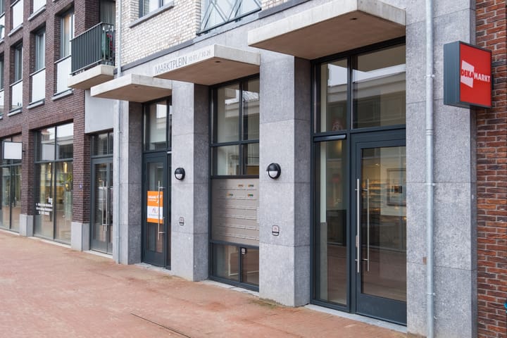 Photo 2 of Marktplein 10-08