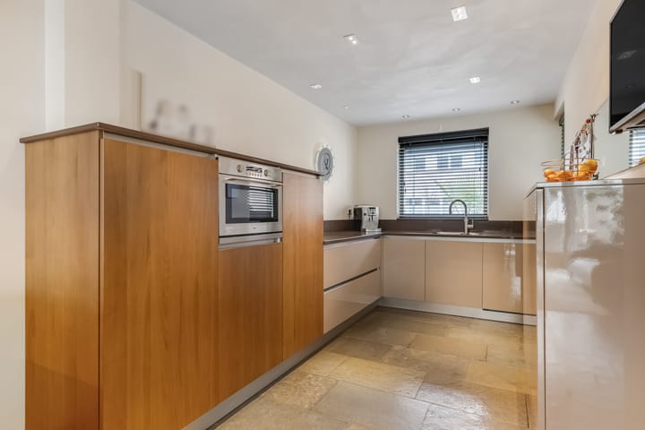 Photo 4 of Bieslook 63