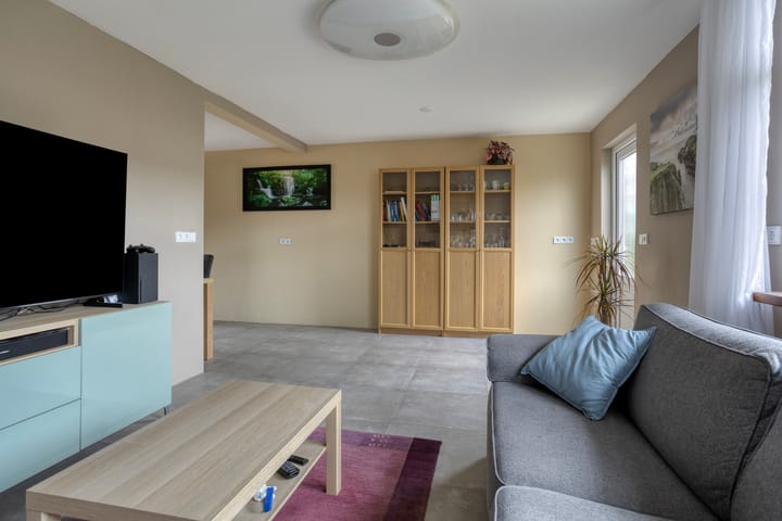 Photo 11 of Weden 48