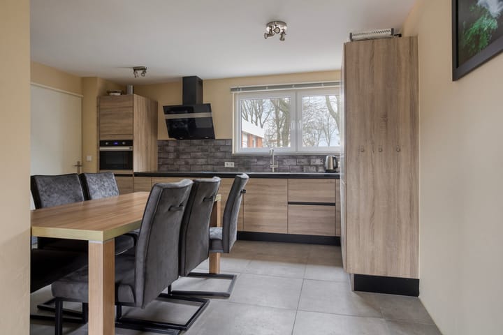 Photo 13 of Weden 48