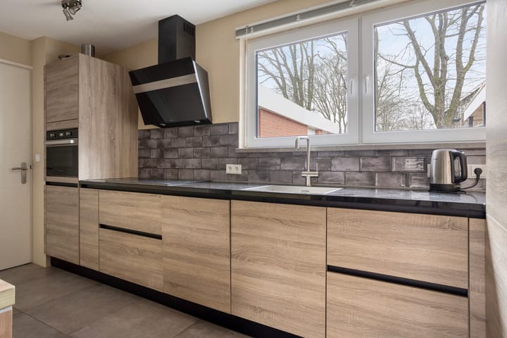 Photo 15 of Weden 48