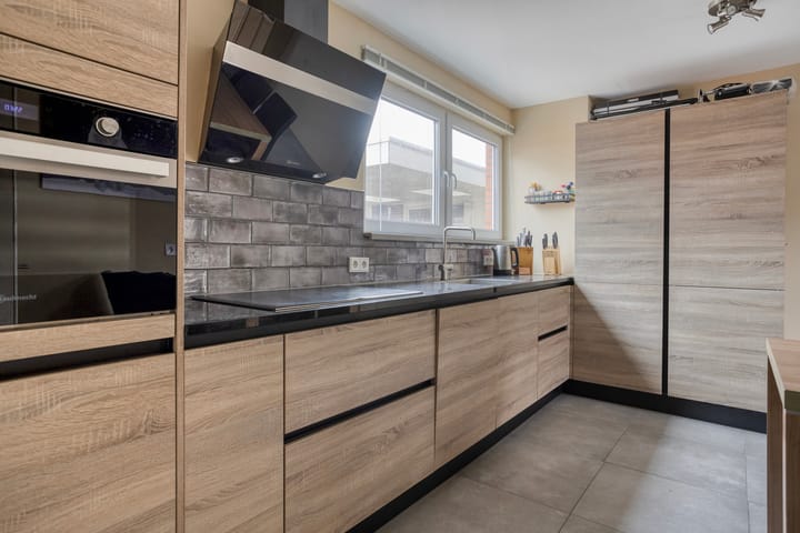 Photo 16 of Weden 48