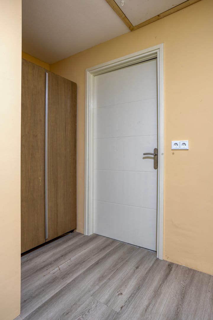 Photo 17 of Weden 48