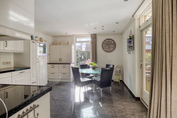 Photo 14 of Heusdenseweg 7