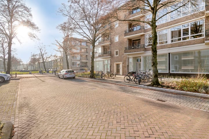 Photo 33 of Ruygenhoeklaan 13-A