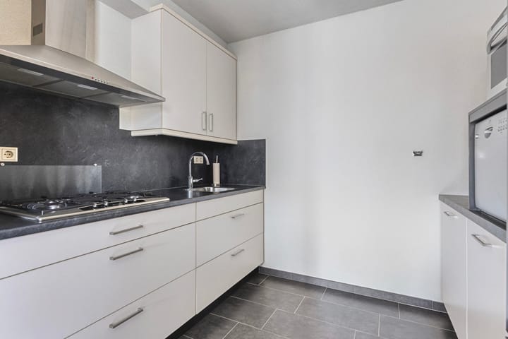 Photo 4 of Gender 60