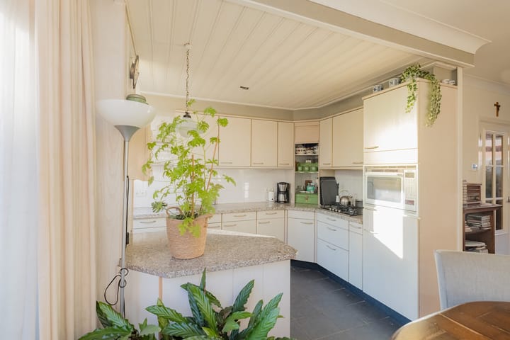 Foto 15 van Jan Luykenstraat 56