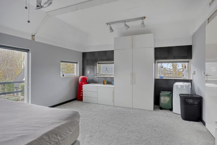 Photo 33 of Cole Porterhof 101