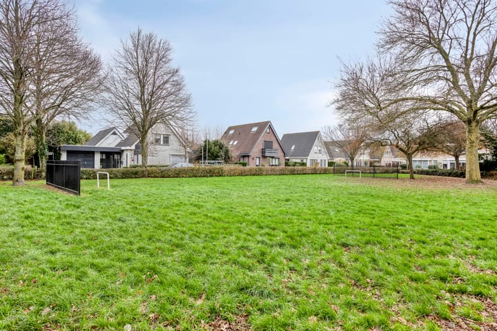 Photo 46 of Cole Porterhof 101