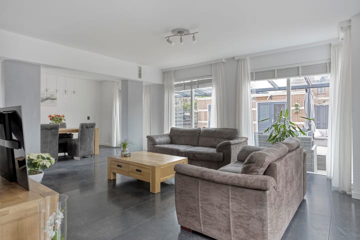 Photo 2 of Cole Porterhof 101