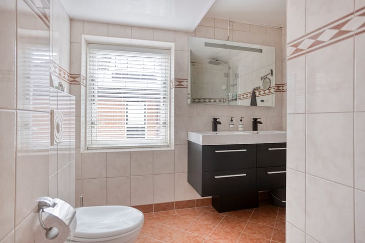 Photo 5 of Cole Porterhof 101