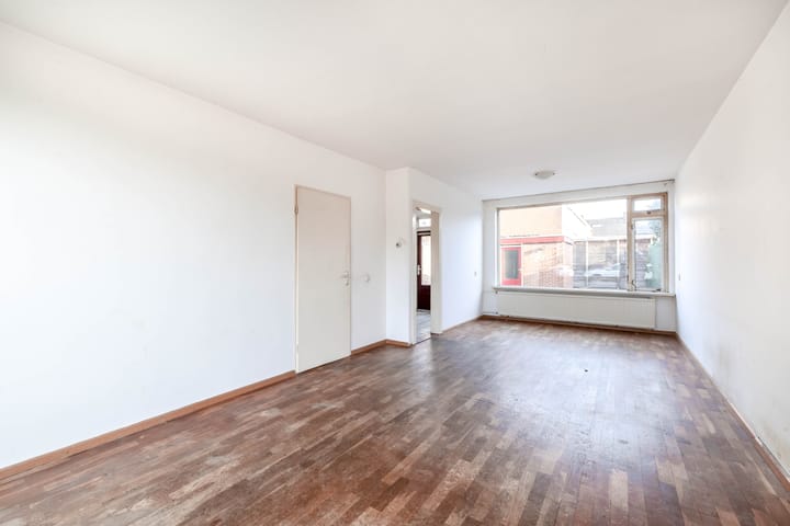 Foto 4 van Burg van Leentstraat 34