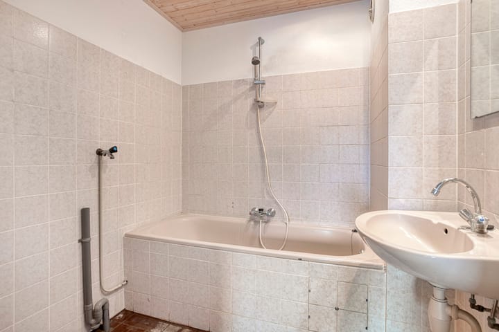 Photo 16 of Ampsen 44-A