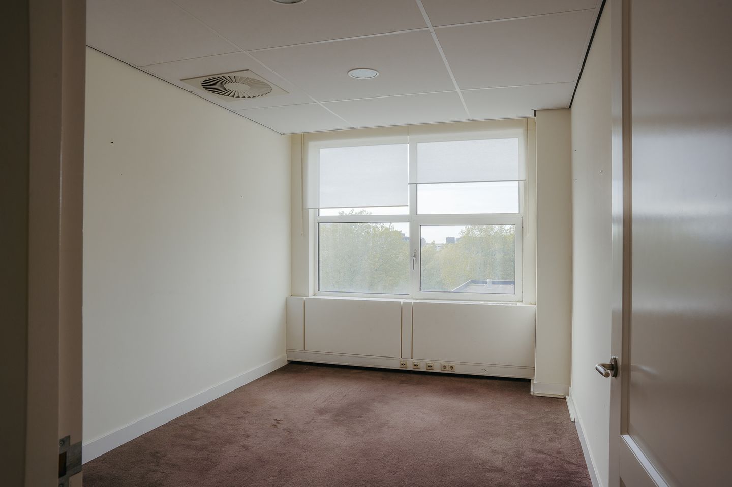 View photo 1 of Overschiestraat 182