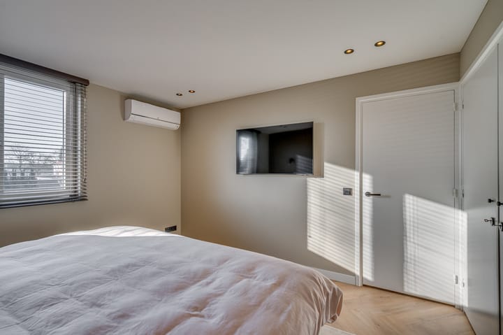 Foto 13 van Burg van Kempenstraat 7