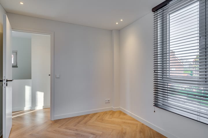 Foto 15 van Burg van Kempenstraat 7