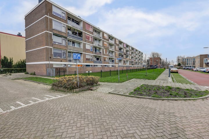 Photo 8 of Heinsiusstraat 32