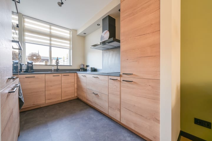 Photo 10 of van Oldenbarneveltstraat 156