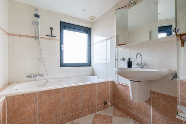 Photo 23 of van Oldenbarneveltstraat 156