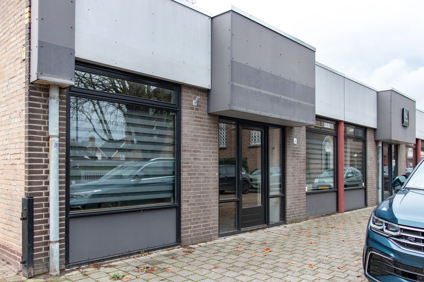 View photo 2 of Emmastraat 4