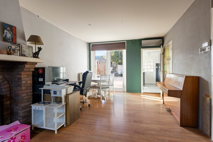 Foto 9 van Van Limburg Stirumstraat 18