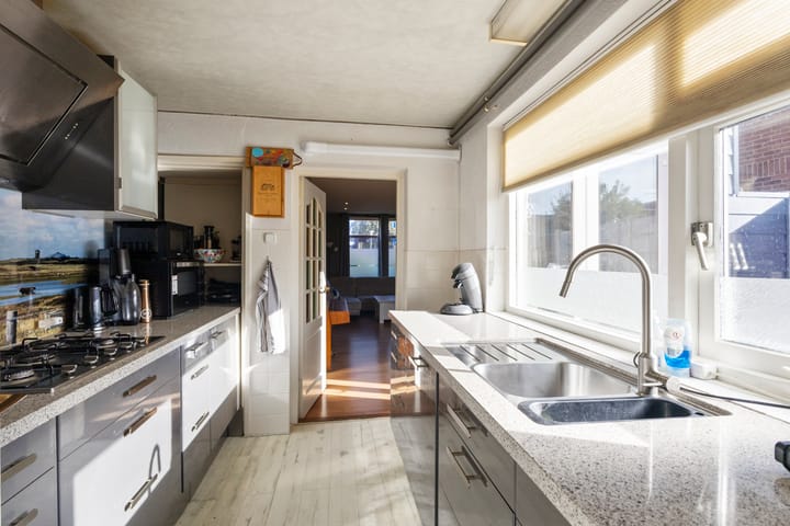 Foto 12 van Van Limburg Stirumstraat 18