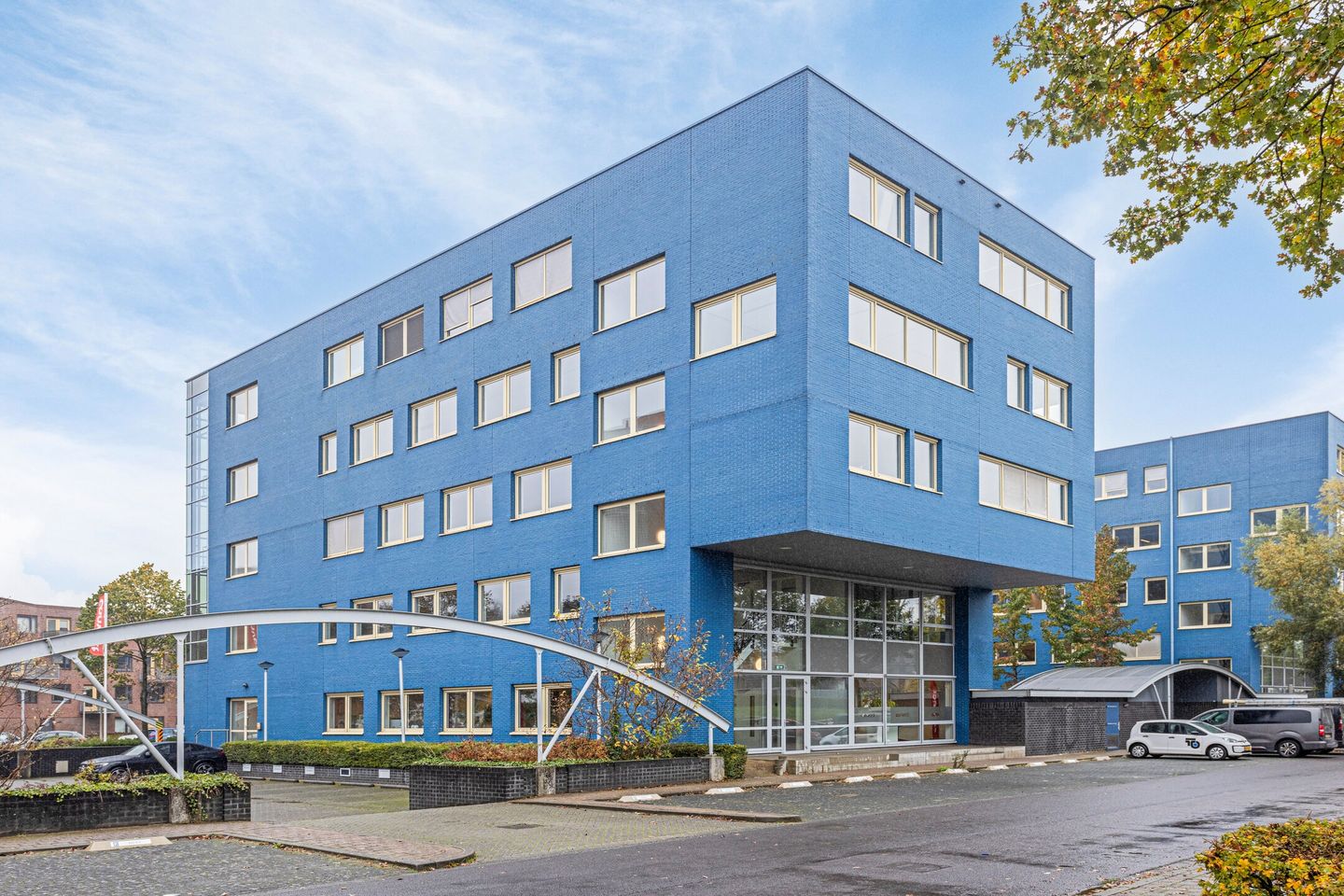 View photo 1 of Linie 536