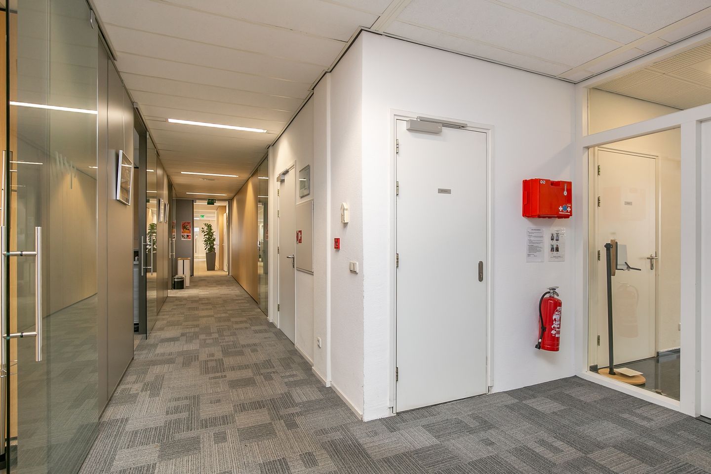 View photo 4 of Linie 536